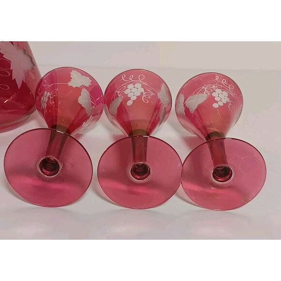 Vintage Red Decanter Etched Grapes Vines 3 Cordial Glasses NO STOPPER - Picture 6 of 11